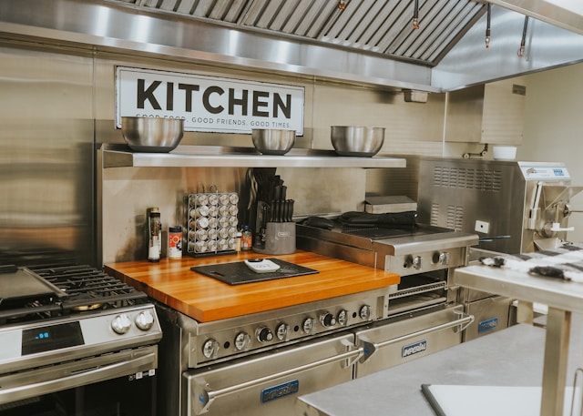 Top Signs You Should Call a Kitchen Exhaust Contractor ASAP