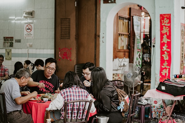 A Beginner’s Guide to Enjoying Bugis Food